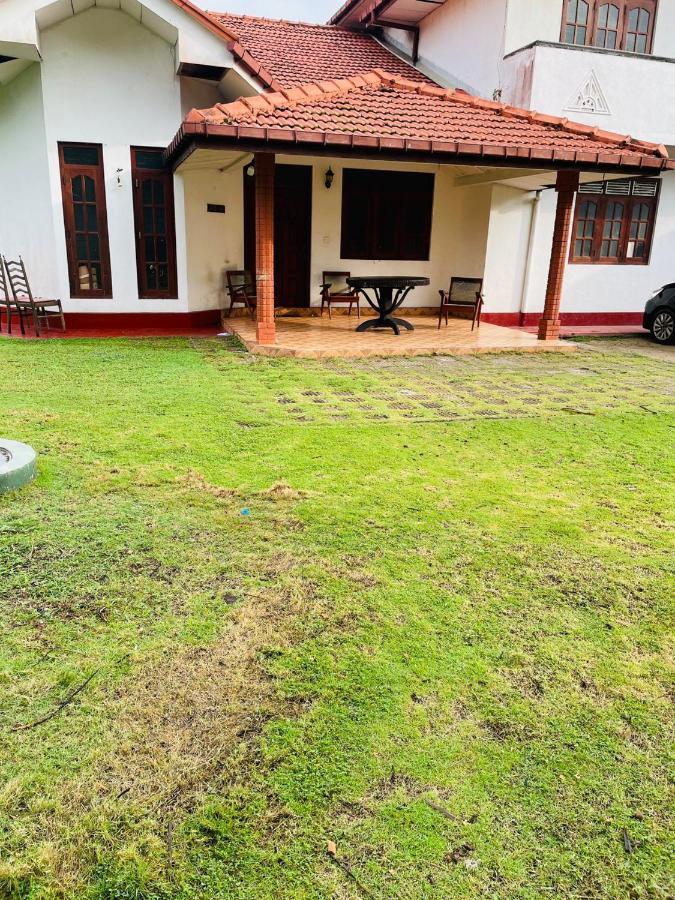 Surf Front Hotel Ahangama Luaran gambar