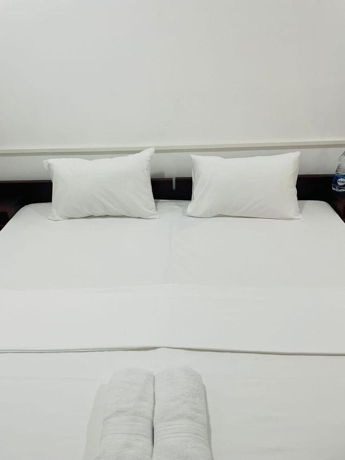Surf Front Hotel Ahangama Luaran gambar