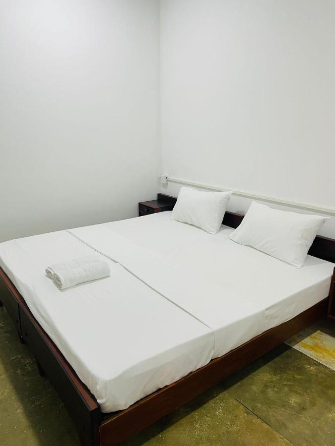 Surf Front Hotel Ahangama Luaran gambar