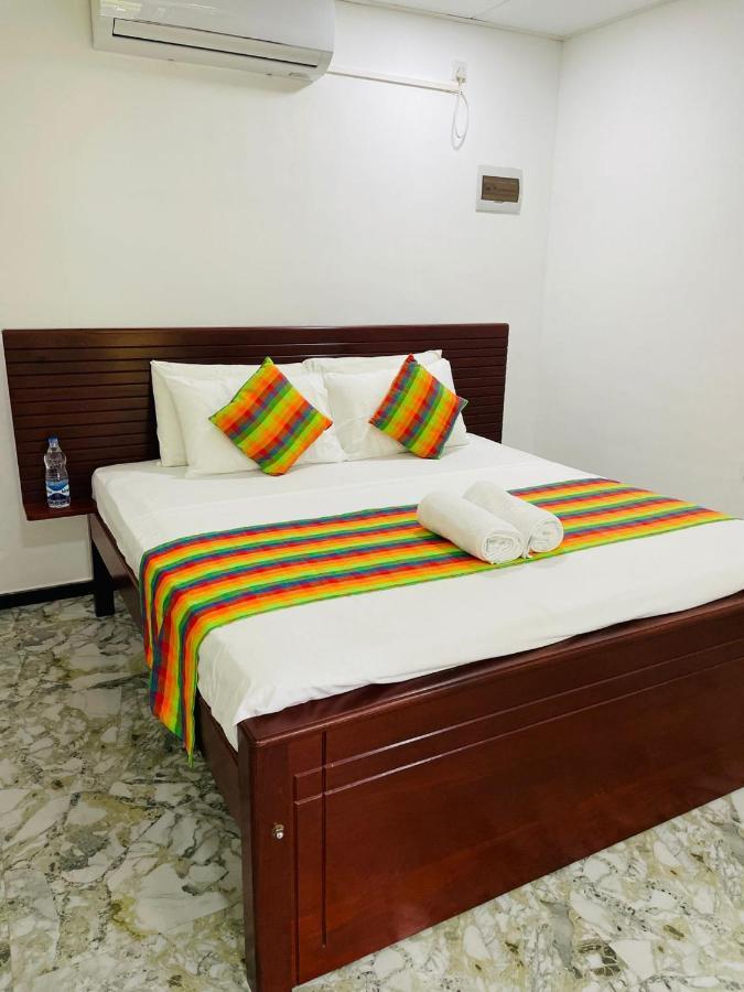 Surf Front Hotel Ahangama Luaran gambar